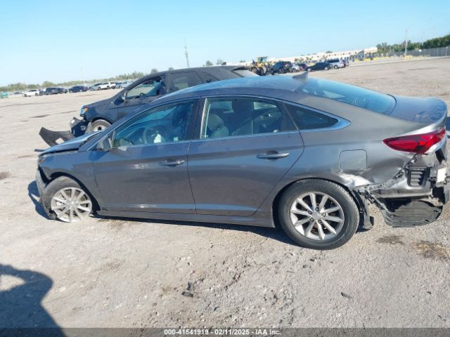 5NPE24AF7JH697309 Hyundai SONATA SE