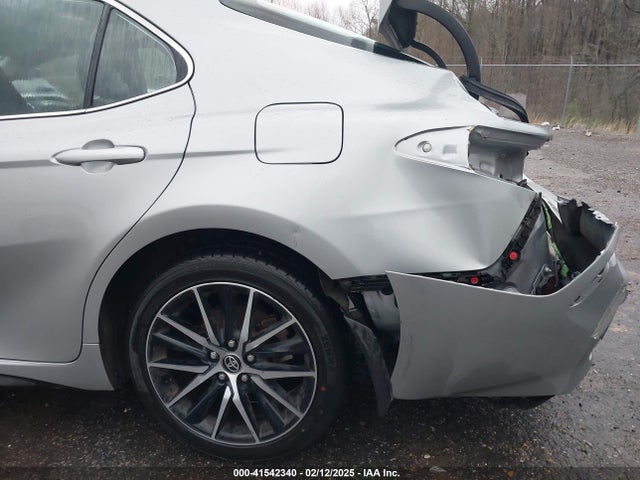 4T1T11AK8NU679382 Toyota CAMRY SE