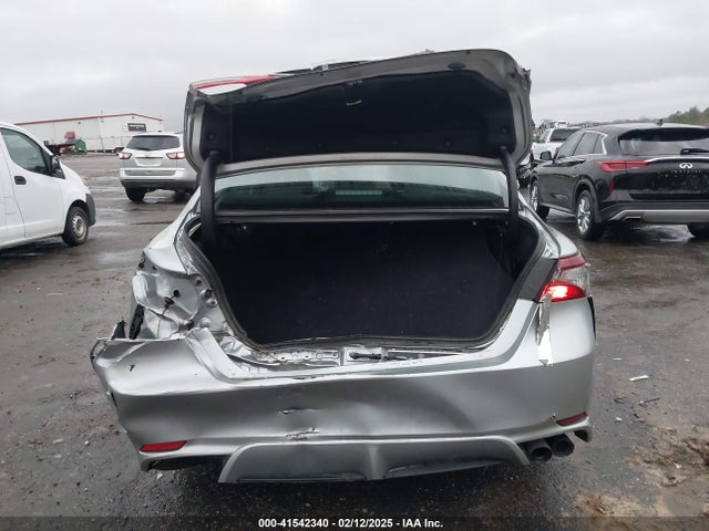 4T1T11AK8NU679382 Toyota CAMRY SE