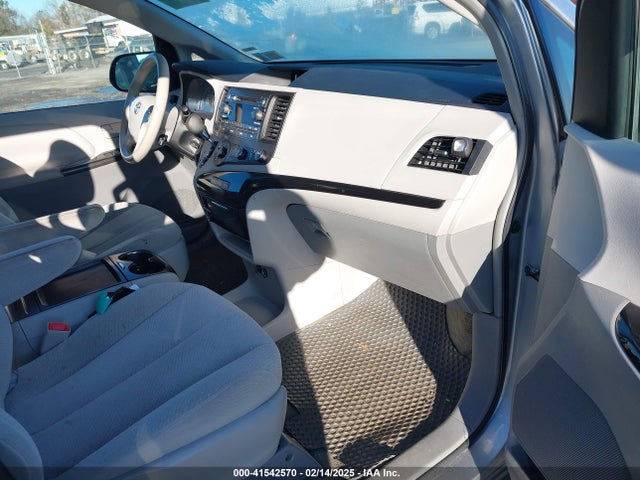 Продаж на аукціоні авто 2011 Toyota Sienna Le, vin: 5TDJK3DC5BS018711, номер лоту: 41542570