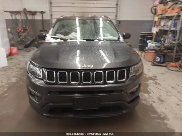 3C4NJDBB6JT187581 Jeep Compass Latitude 4x4