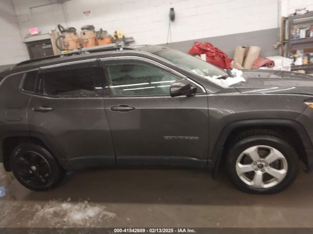 3C4NJDBB6JT187581 Jeep Compass Latitude 4x4