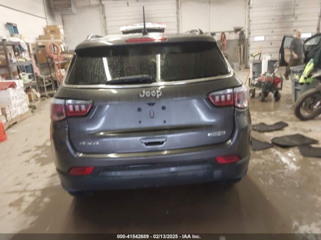 3C4NJDBB6JT187581 Jeep Compass Latitude 4x4