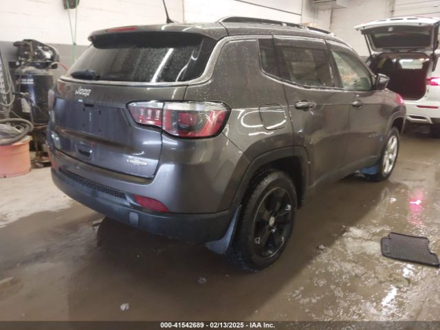 3C4NJDBB6JT187581 Jeep Compass Latitude 4x4