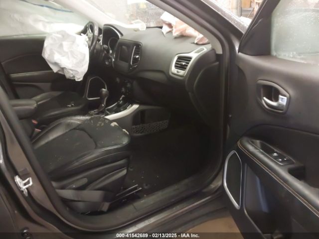 3C4NJDBB6JT187581 Jeep Compass Latitude 4x4