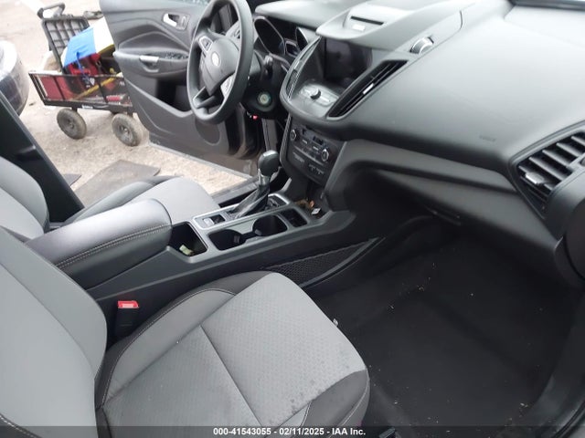 1FMCU0GD7HUA61159 Ford ESCAPE SE