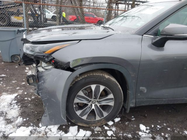 5TDGZRBHXNS570927 Toyota Highlander Xle