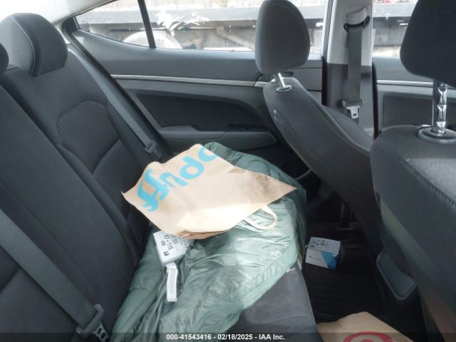 5NPD84LF0JH214329 Hyundai ELANTRA SEL