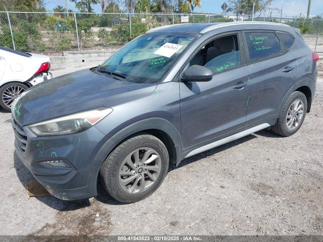 KM8J33A4XHU595390 Hyundai TUCSON SE