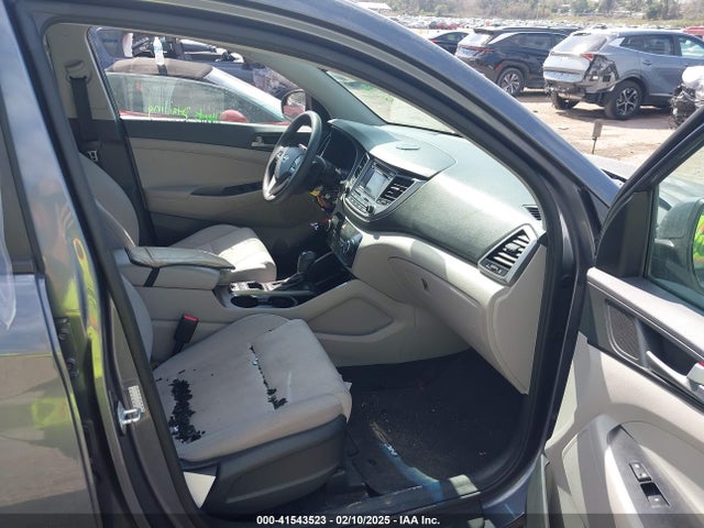 KM8J33A4XHU595390 Hyundai TUCSON SE