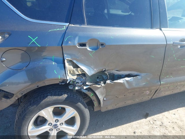 1FMCU9GX9GUC37108 Ford ESCAPE SE