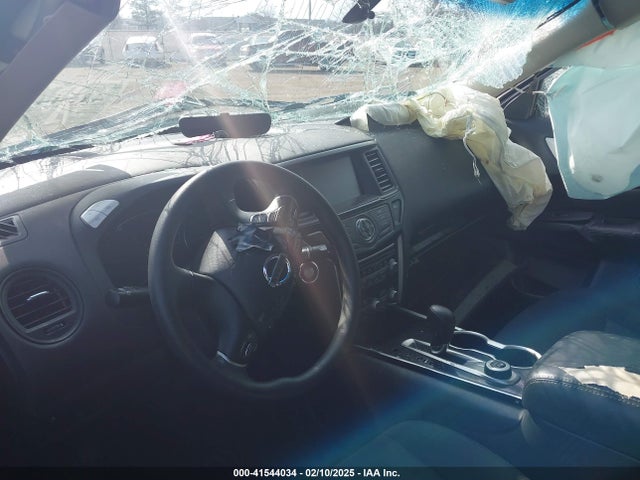 5N1DR2MMXJC656654 Nissan Pathfinder S