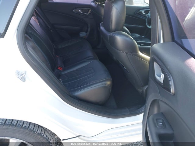 Chrysler 200 S 2015 1C3CCCBG5FN699500 Image 8