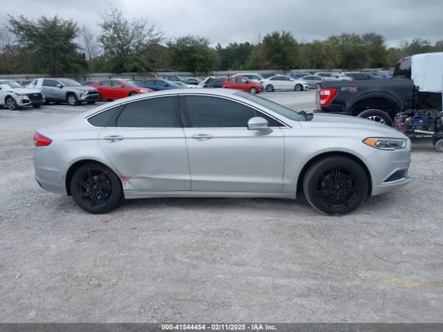 3FA6P0H94JR107827 Ford FUSION SE