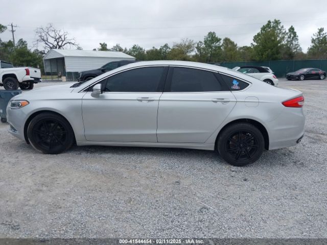 3FA6P0H94JR107827 Ford FUSION SE