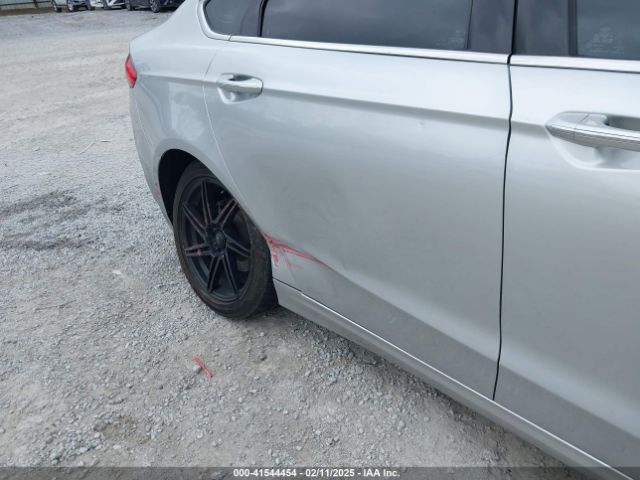 3FA6P0H94JR107827 Ford FUSION SE