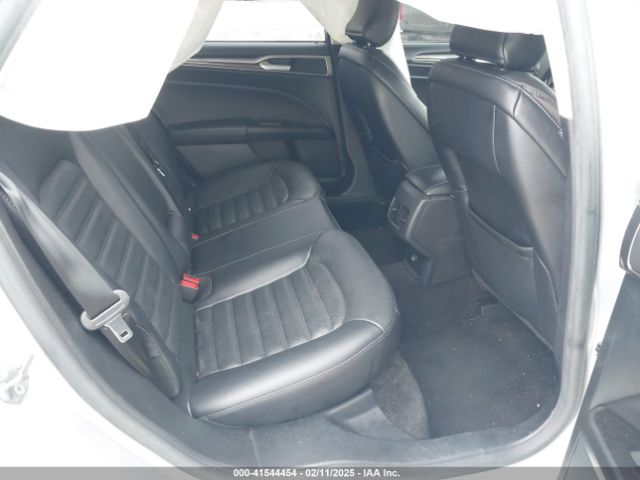 3FA6P0H94JR107827 Ford FUSION SE