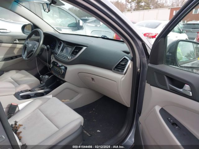 KM8J3CA26HU393354 Hyundai Tucson Sport