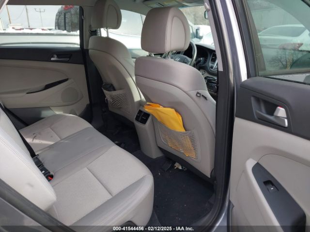 KM8J3CA26HU393354 Hyundai Tucson Sport