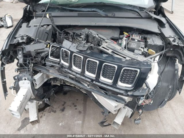 3C4NJDBB0JT350175 Jeep Compass Latitude 4x4