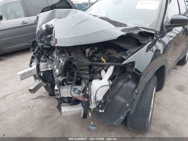 3C4NJDBB0JT350175 Jeep Compass Latitude 4x4
