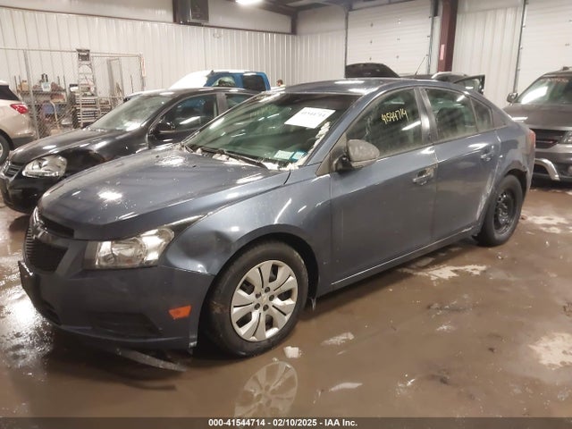 Chevrolet Cruze Ls Auto 2014 1G1PA5SG1E7239423 Image 2