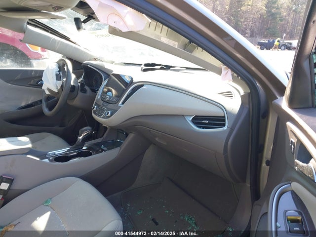 1G1ZD5ST3PF128605 Chevrolet Malibu Fwd 1lt