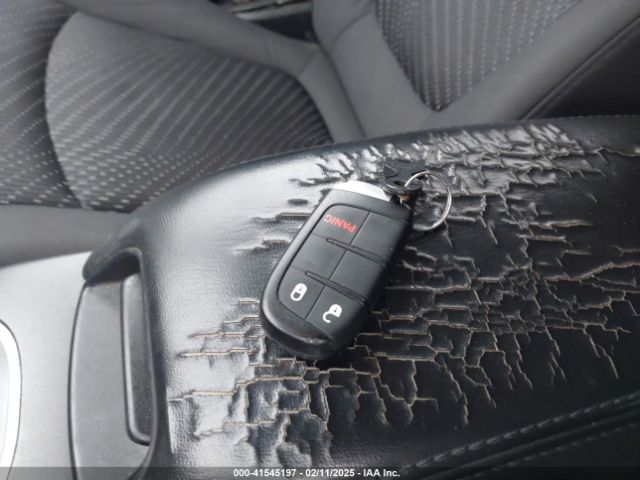 3C4PDCAB9JT520769 Dodge JOURNEY SE