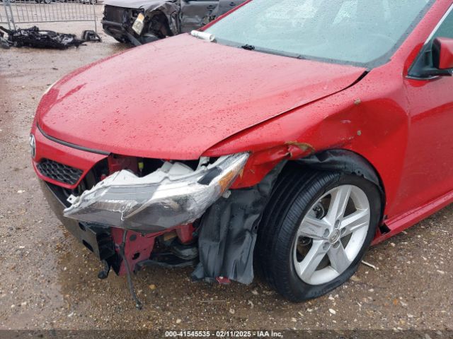 4T1BF1FK0EU734672 Toyota CAMRY SE