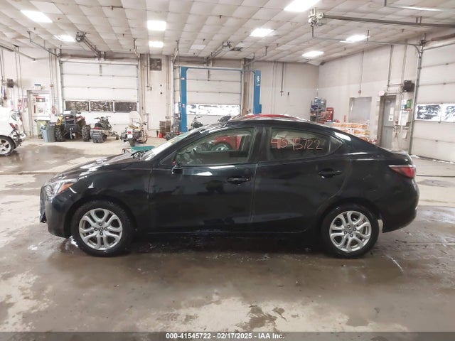 3MYDLBYV5HY152461 Toyota YARIS IA