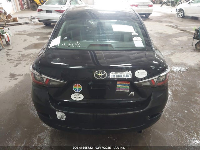 3MYDLBYV5HY152461 Toyota YARIS IA