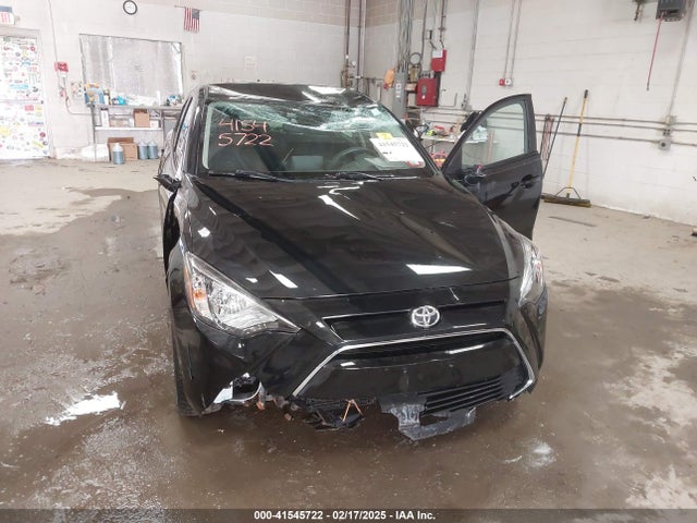 3MYDLBYV5HY152461 Toyota YARIS IA