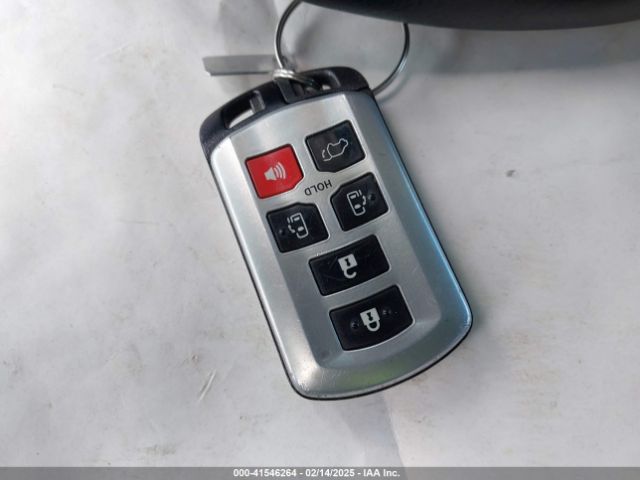 5TDYZ3DC6HS809784 Toyota Sienna Xle/limited