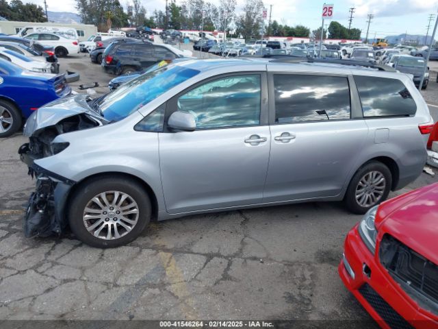 5TDYZ3DC6HS809784 Toyota Sienna Xle/limited