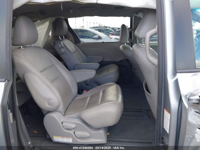 5TDYZ3DC6HS809784 Toyota Sienna Xle/limited