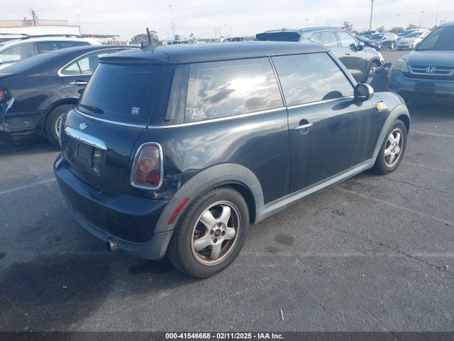2008 MINI COOPER WMWMF335X8TU64252 Photo 3