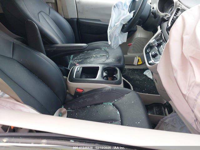 Chrysler Pacifica Touring L 2024 2C4RC1BG7RR129502 Image 5