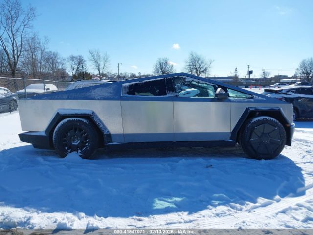 7G2CEHED5RA033304 Tesla Cybertruck