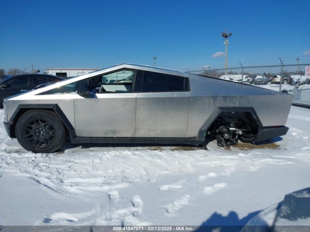 7G2CEHED5RA033304 Tesla Cybertruck