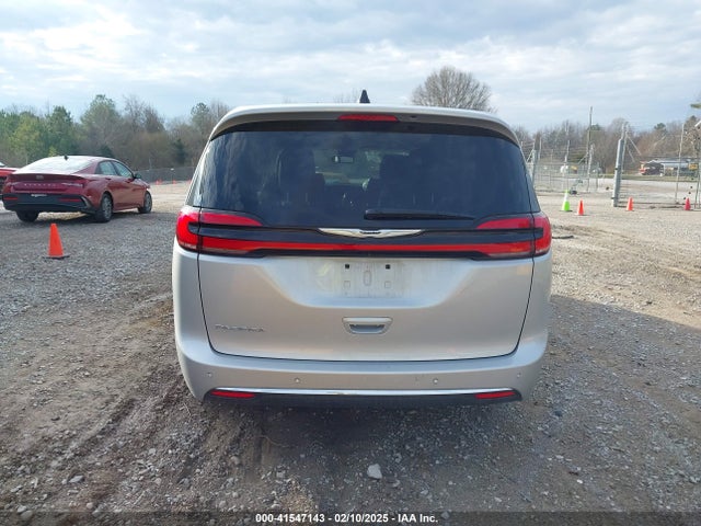 Chrysler Pacifica Touring L 2024 2C4RC1BGXRR148464 Image 16