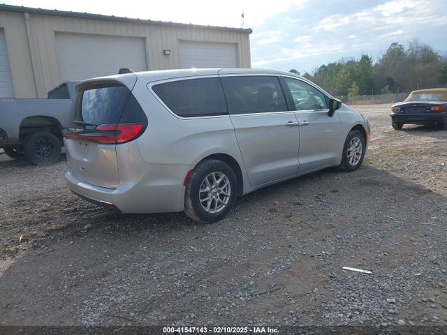 Chrysler Pacifica Touring L 2024 2C4RC1BGXRR148464 Image 4