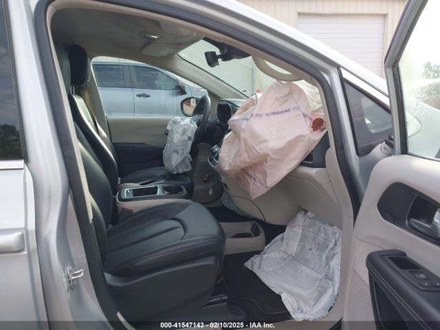 Chrysler Pacifica Touring L 2024 2C4RC1BGXRR148464 Image 5