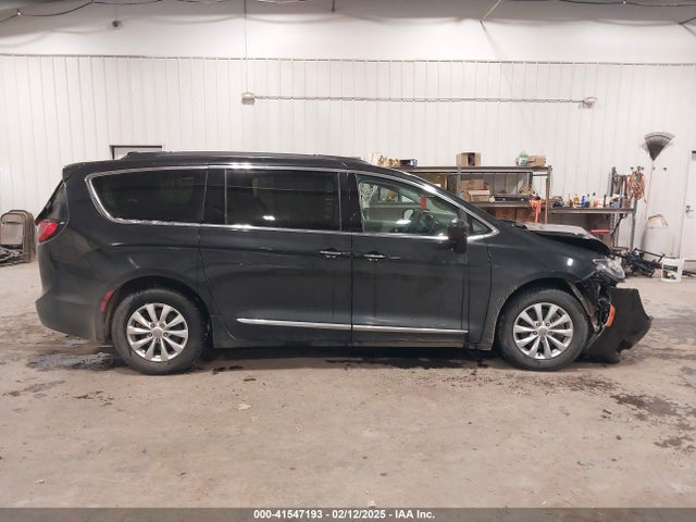 Chrysler Pacifica Touring-l 2017 2C4RC1BG0HR627409 Image 13