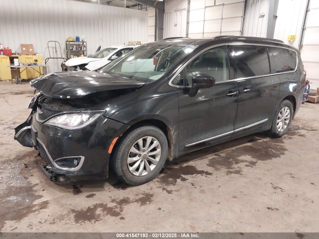Chrysler Pacifica Touring-l 2017 2C4RC1BG0HR627409 Image 2