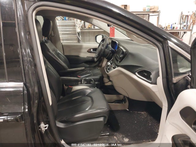Chrysler Pacifica Touring-l 2017 2C4RC1BG0HR627409 Image 5