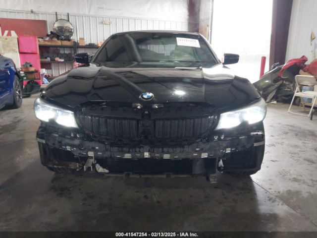 3MW5R1J58K8B02003 BMW 330I