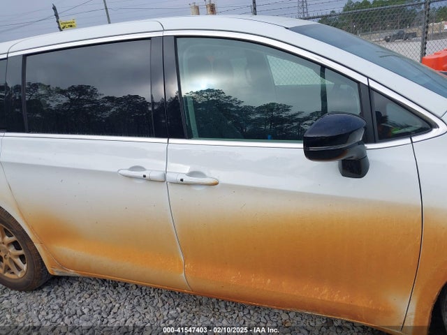 Chrysler Pacifica Touring L 2024 2C4RC1BG4RR120210 Image 14