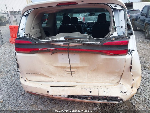 Chrysler Pacifica Touring L 2024 2C4RC1BG4RR120210 Image 17