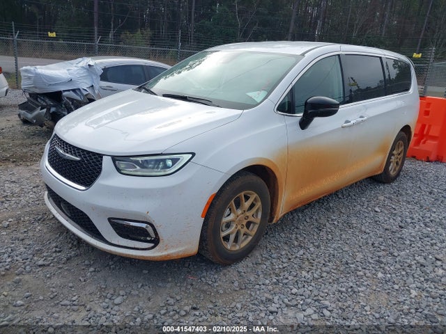 Chrysler Pacifica Touring L 2024 2C4RC1BG4RR120210 Image 2