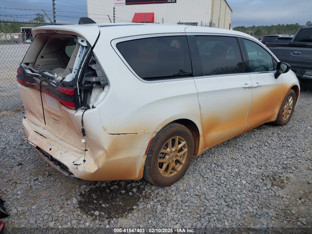 Chrysler Pacifica Touring L 2024 2C4RC1BG4RR120210 Image 4